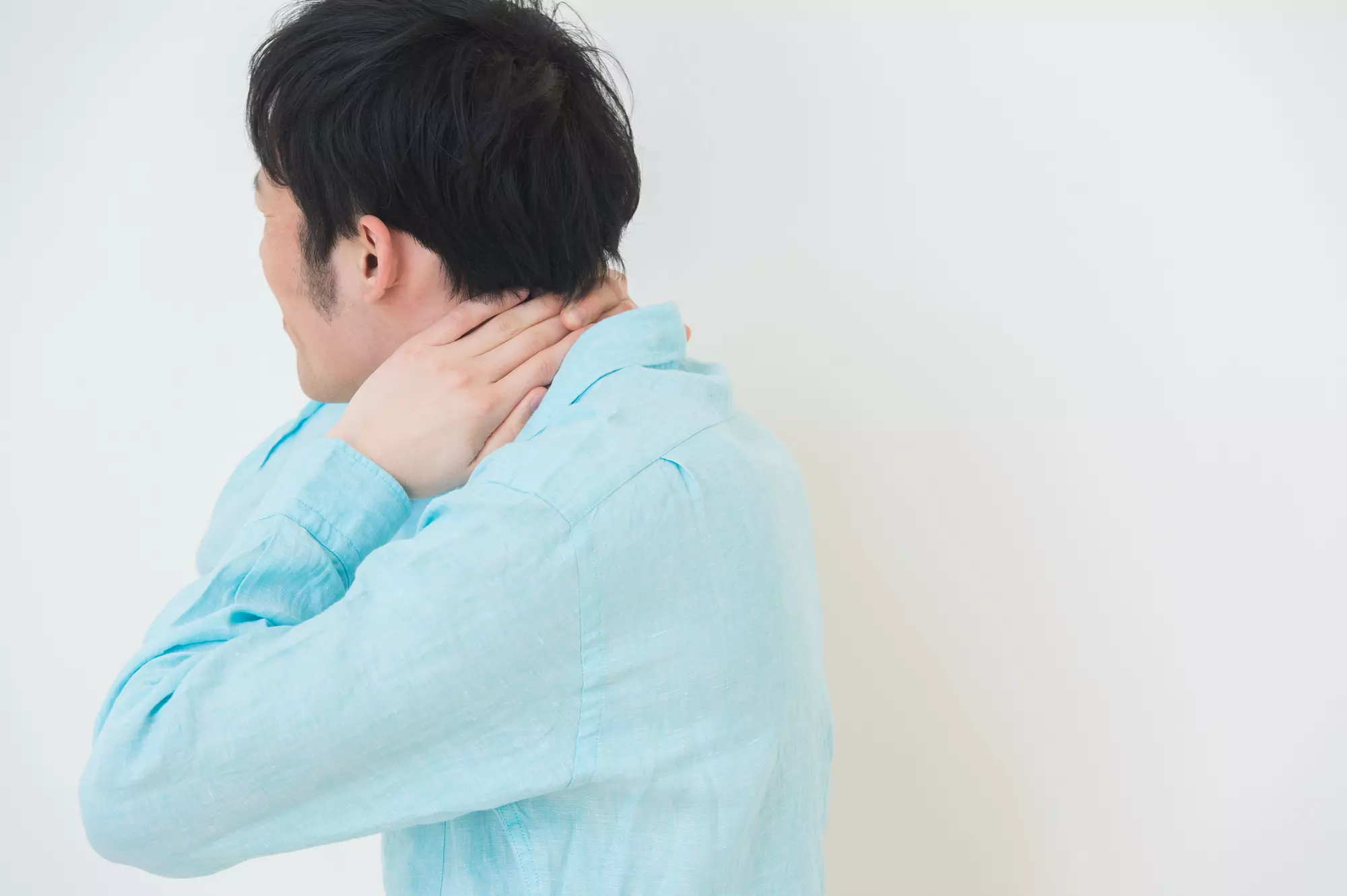 ストレートネックの原因は？正しい寝方と枕の選び方 マイまくらマガジン｜眠りと寝具に関する情報サイト